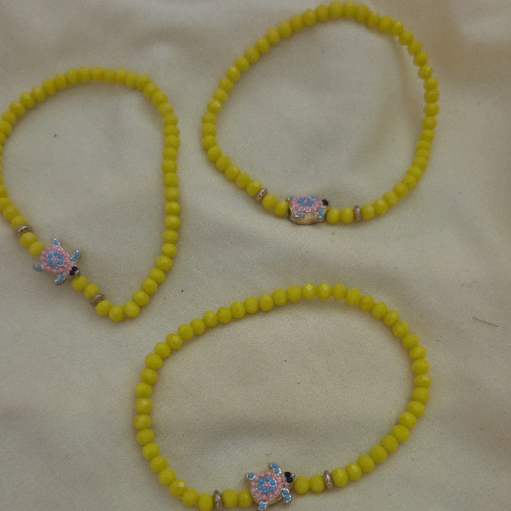 Yellow Beaded Turtle Charm Bracelet Set - Picture 1 of 4